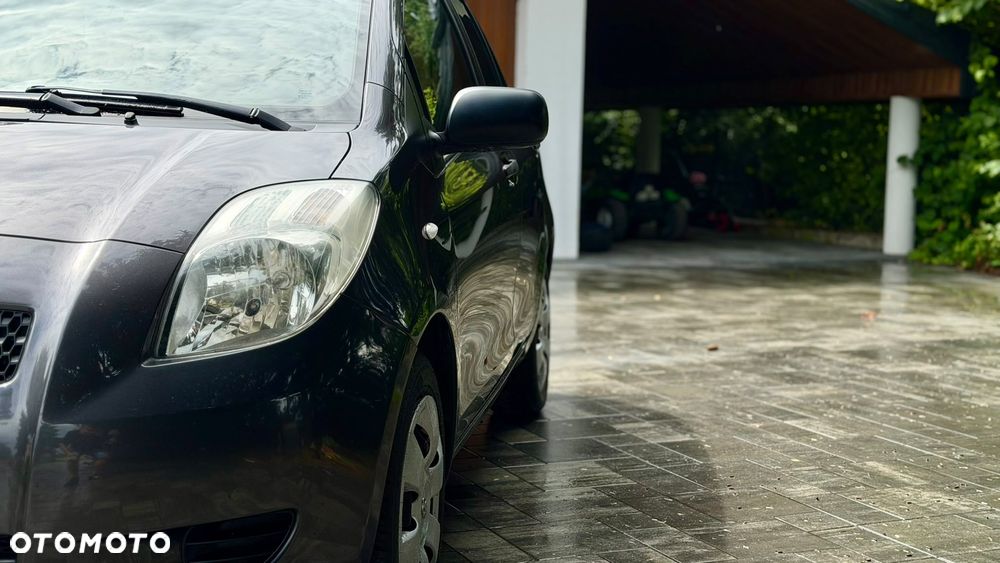 Toyota Yaris - 33