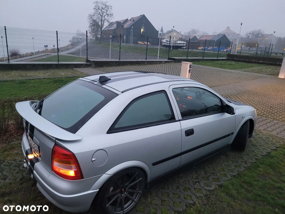 Opel Astra 1.8 Comfort - 2