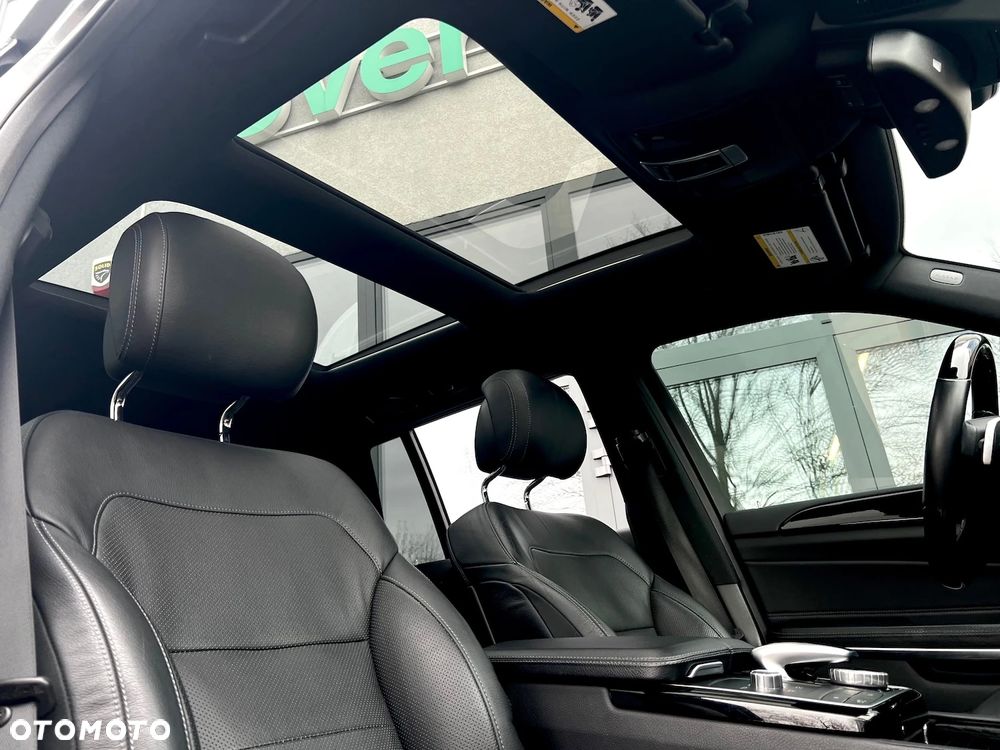 Mercedes-Benz GLS - 36