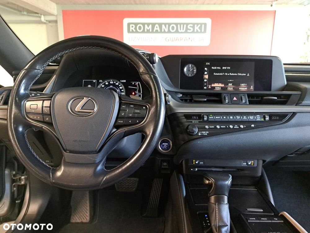 Lexus ES 300h Business Edition - 18