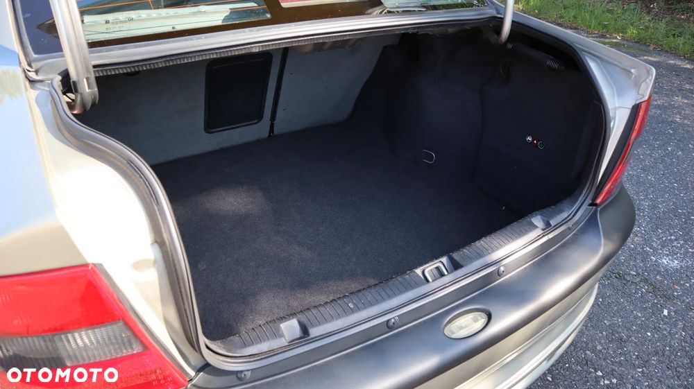 Opel Vectra 2.5 CDX - 19