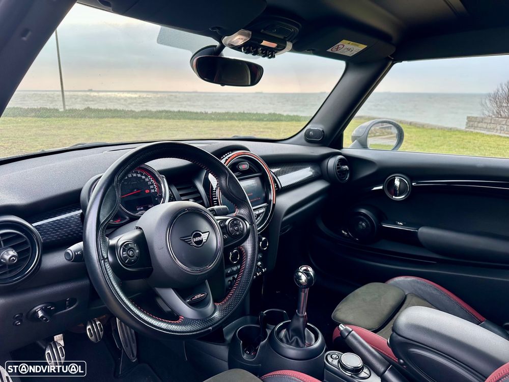 MINI Cabrio John Cooper Works - 8