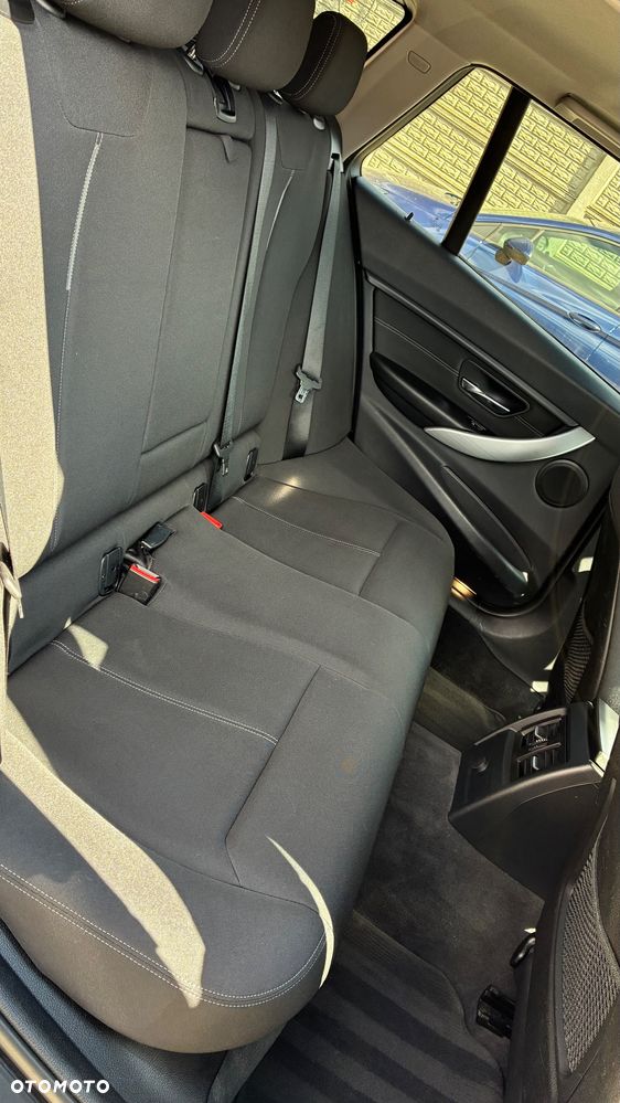 BMW Seria 3 318d Sport Line - 15