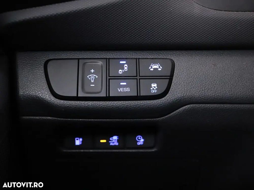 Hyundai IONIQ - 10