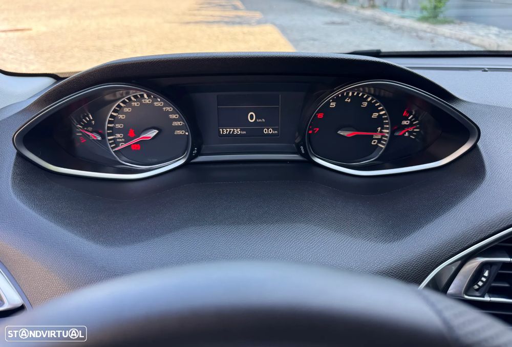 Peugeot 308 1.2 PureTech Allure Full LED - 18