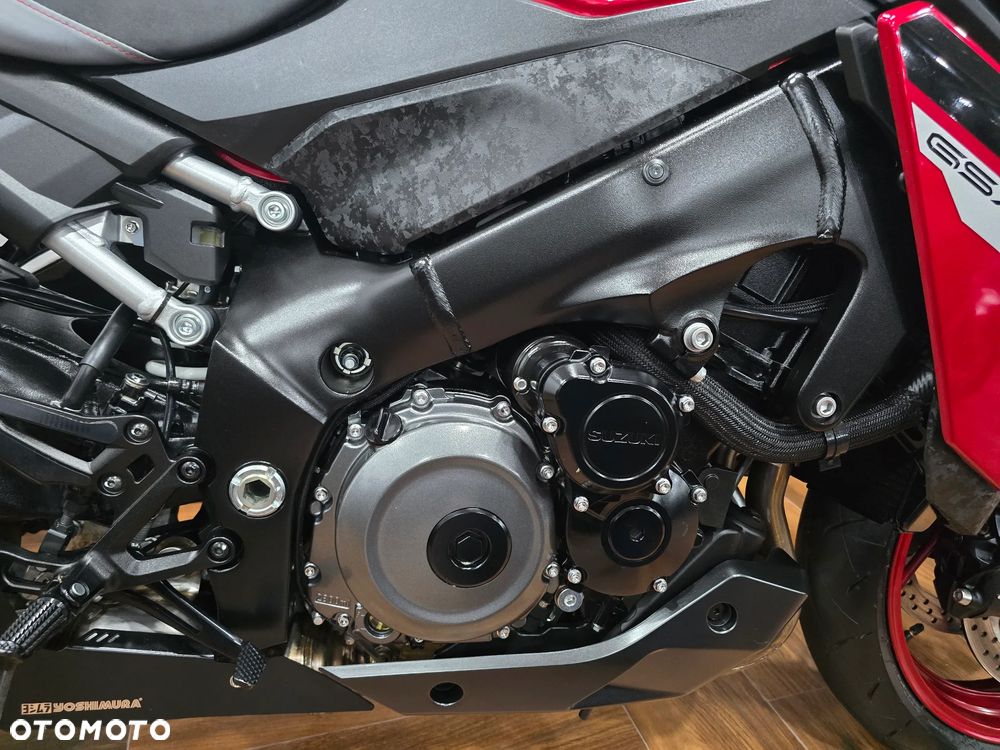 Suzuki GSX - 13