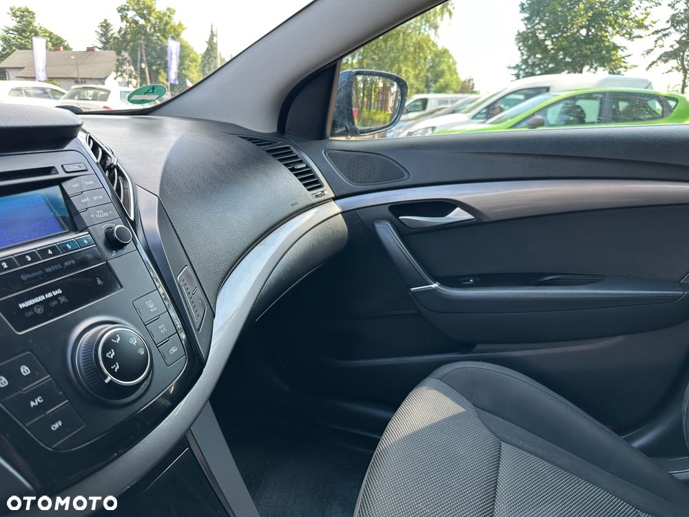 Hyundai i40 Kombi blue 1.6 Family - 15