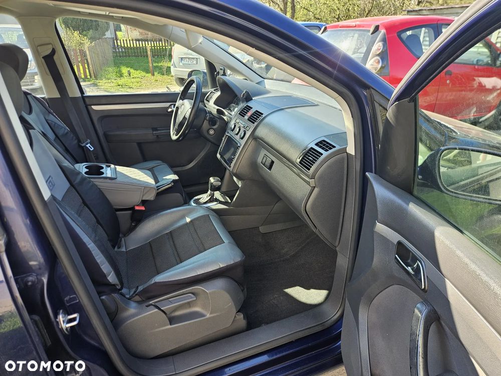 Volkswagen Touran - 10