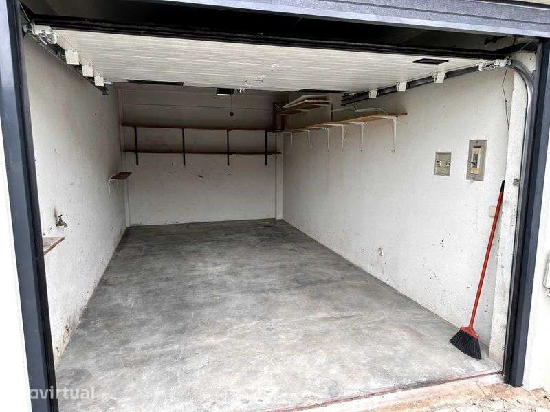 Arrenda-se Garagem na Rua Daniel Rodrigues (Malheiros) - Grande imagem: 2/3
