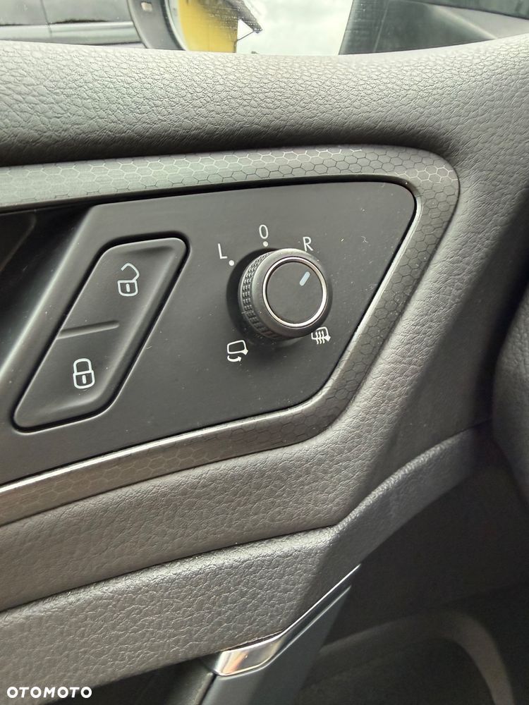 Volkswagen Golf - 28