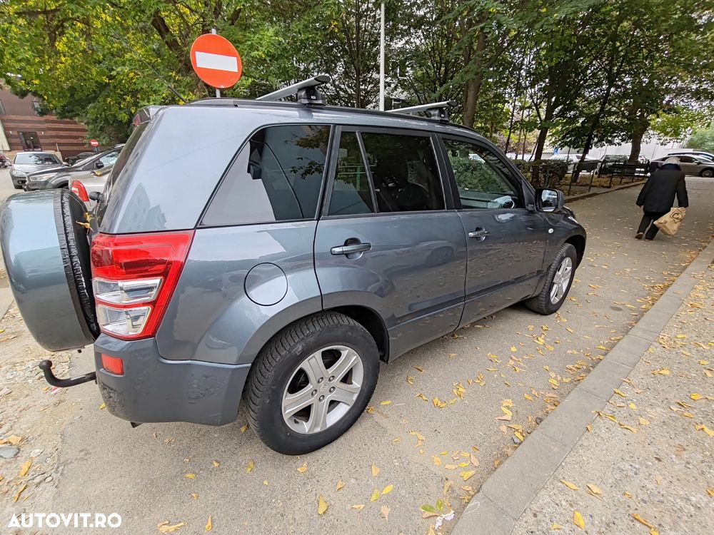 Suzuki Grand Vitara 2.0 Automatik Comfort + Family - 3