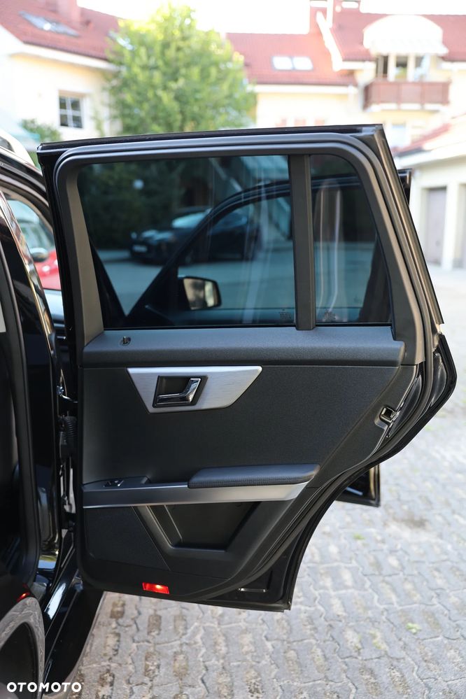 Mercedes-Benz GLK 300 4Matic 7G-TRONIC SPORT EDITION - 38