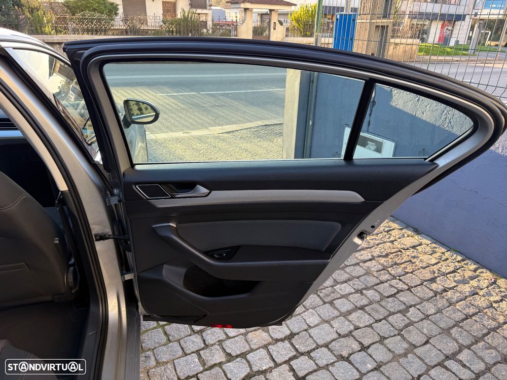 VW Passat 1.6 TDI Highline - 50