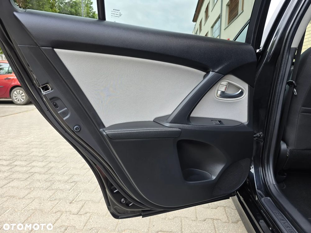 Toyota Avensis - 19