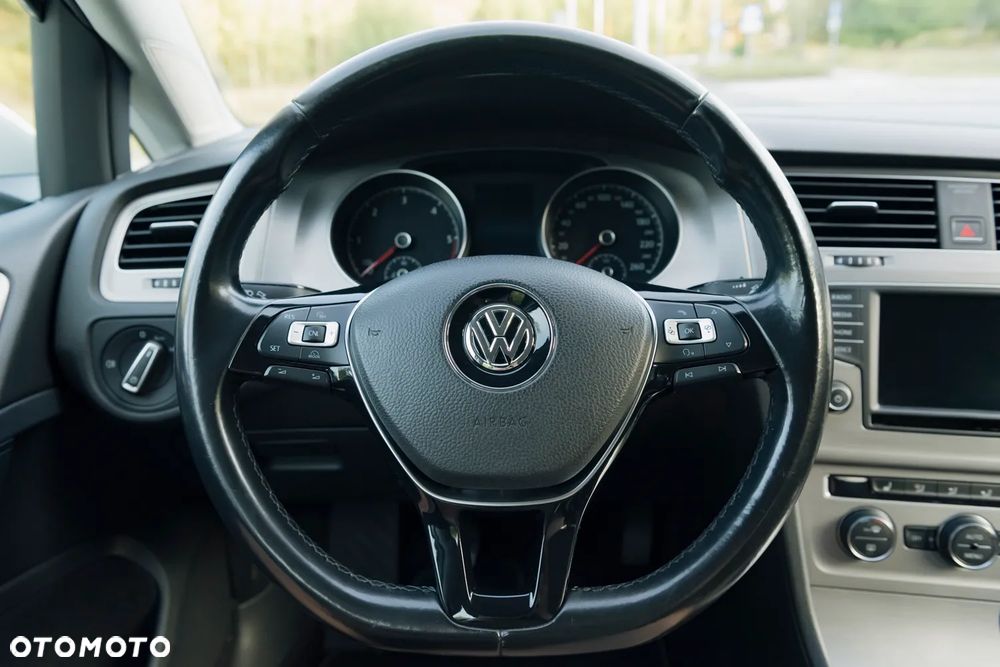 Volkswagen Golf - 31