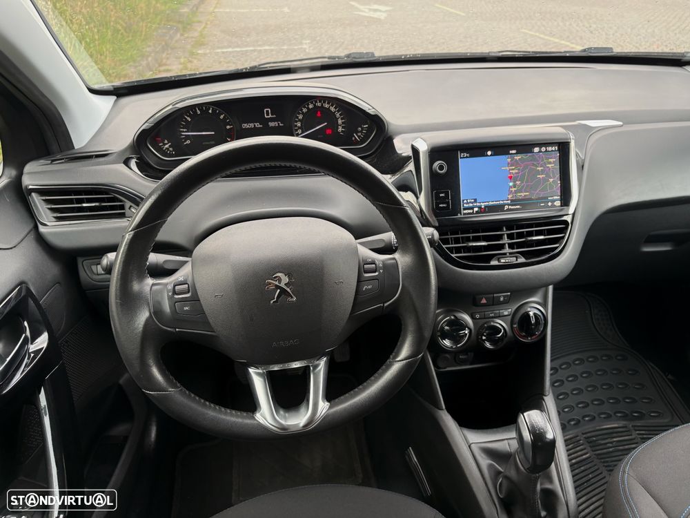 Peugeot 208 1.2 PureTech Signature - 19