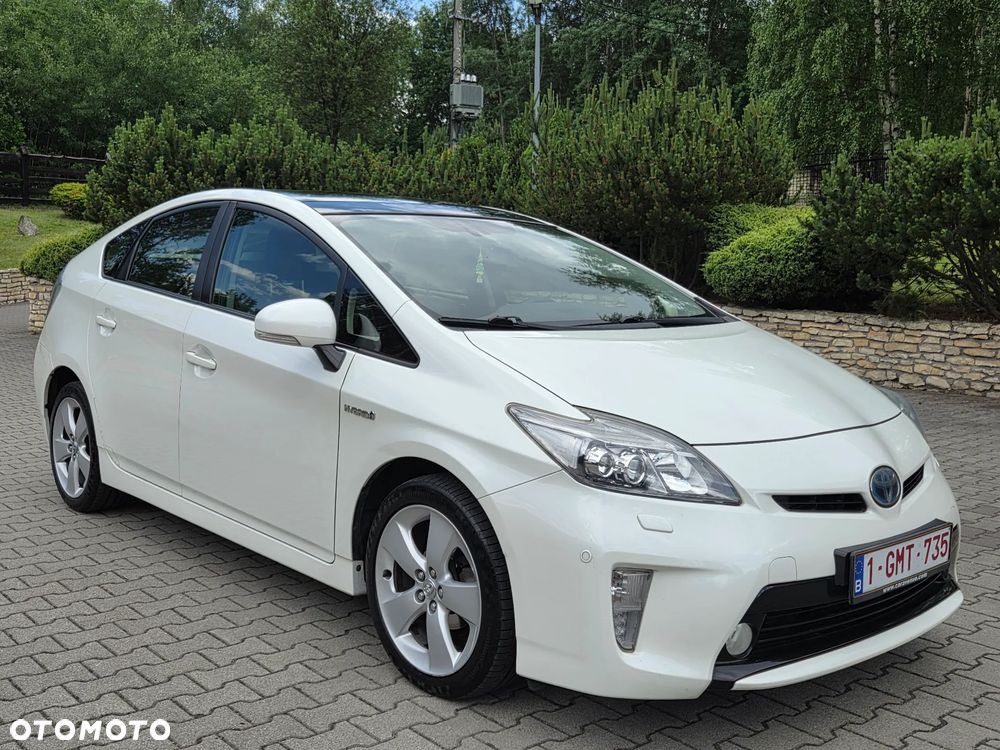 Toyota Prius (Hybrid) Executive - 13