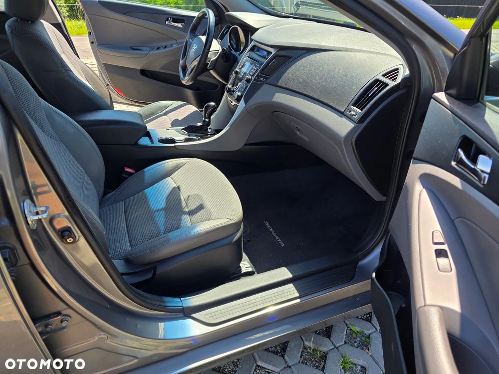 Hyundai Sonata - 11
