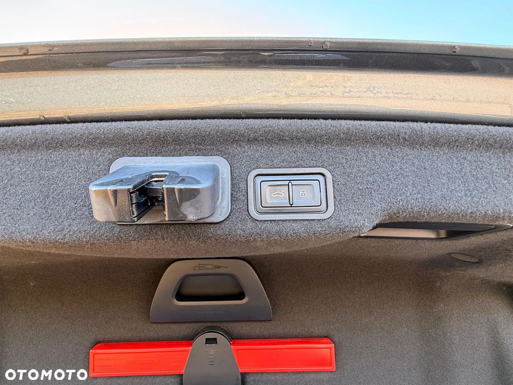 Audi A8 4.2 TDI DPF (clean diesel) quattro tiptronic - 26