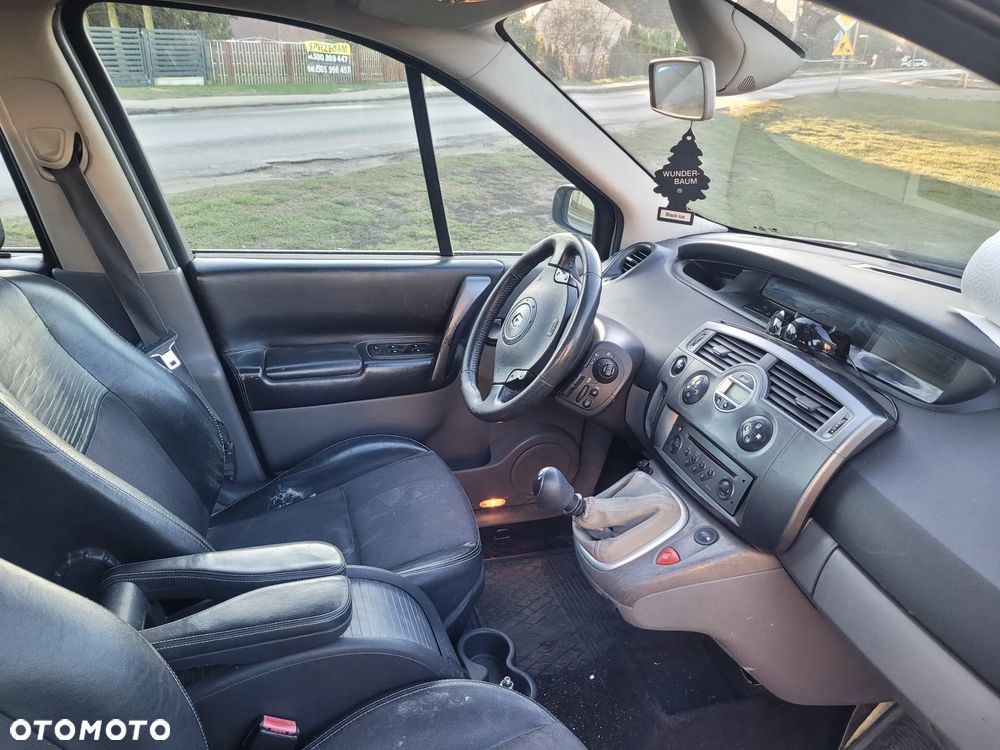 Renault Scenic 2.0 16V Emotion - 8