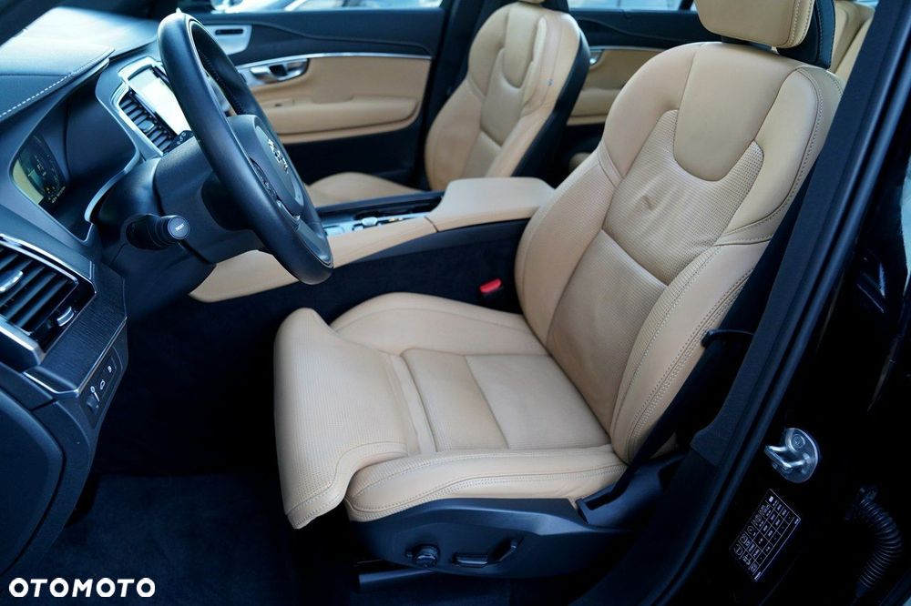 Volvo XC 90 - 21
