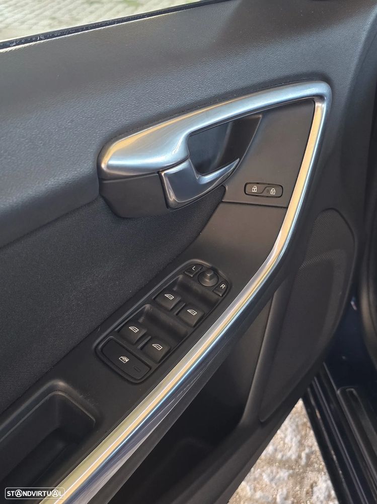 Volvo V60 2.0 D4 Kinetic - 21