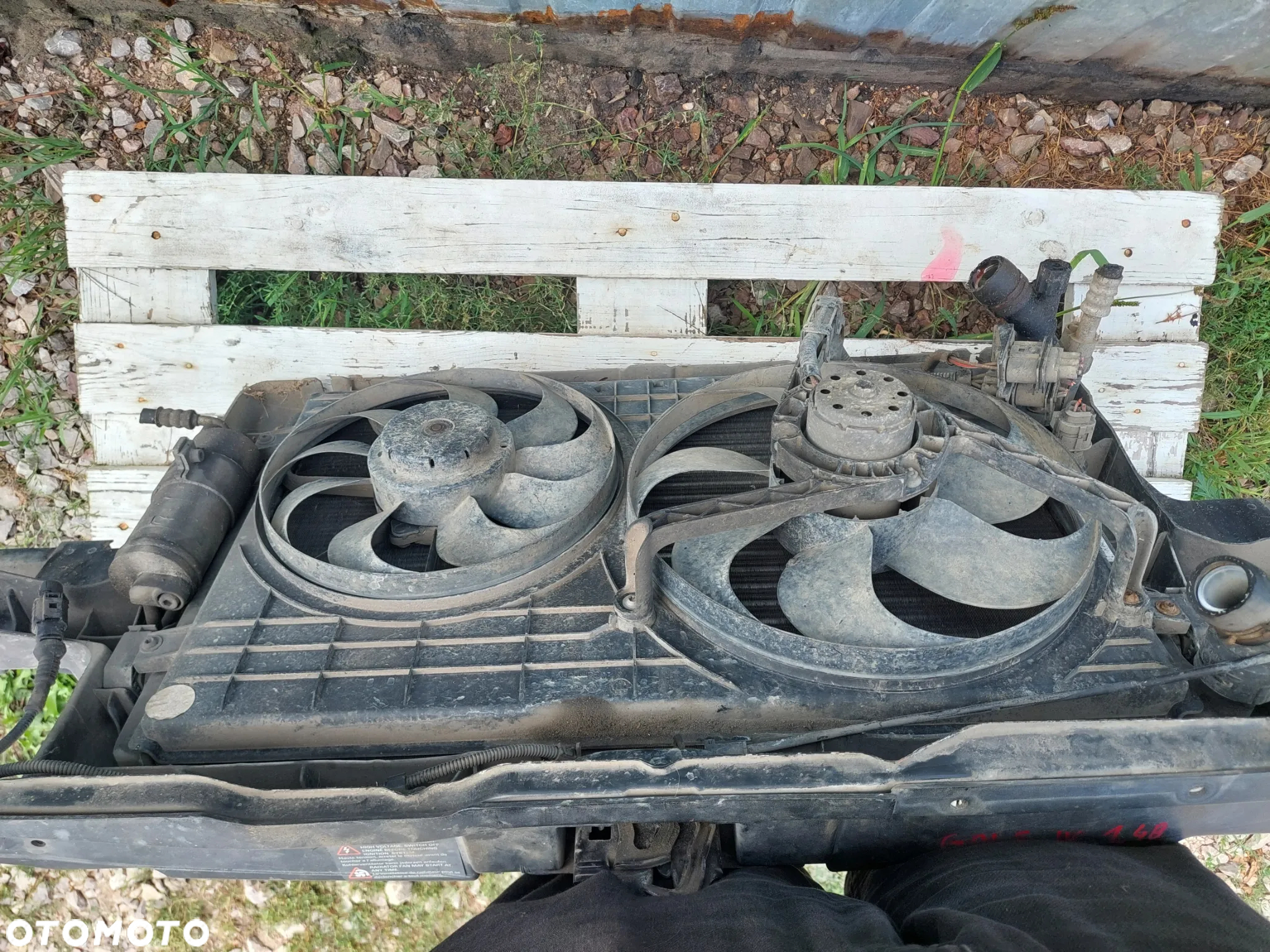 CHŁODNICE WENTYLATOR KOMPLET VW GOLF IV 1.4 B BEZ PASA PRZEDNIEGO - 2