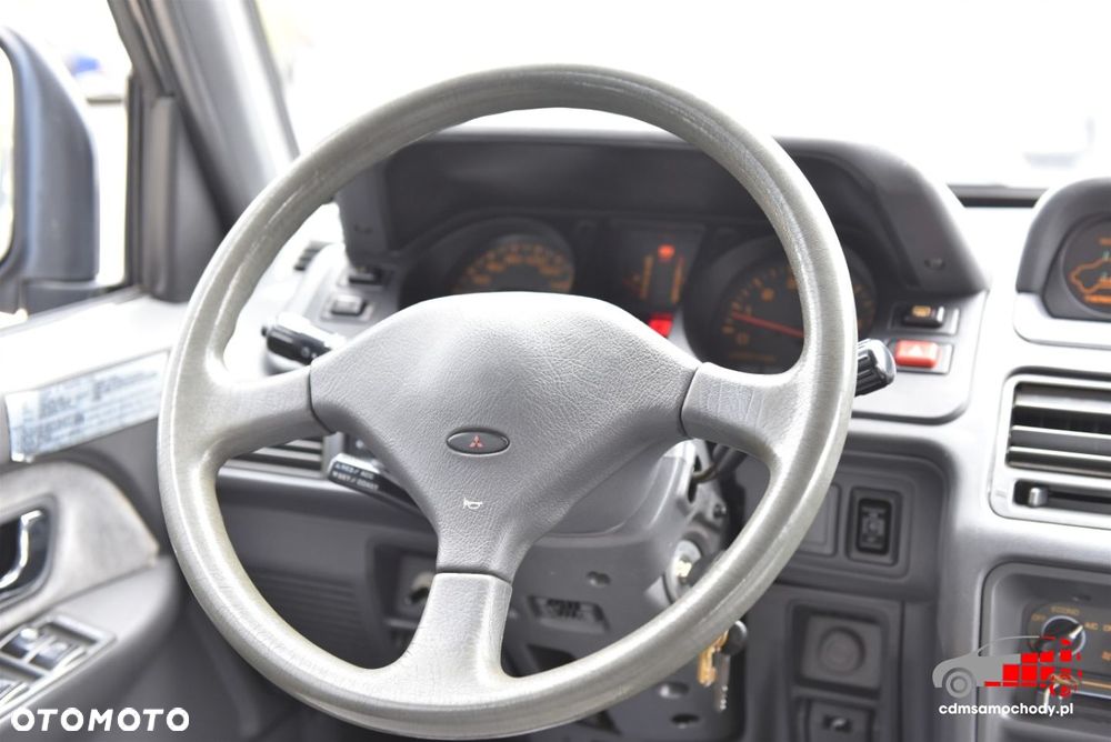 Mitsubishi Pajero - 20