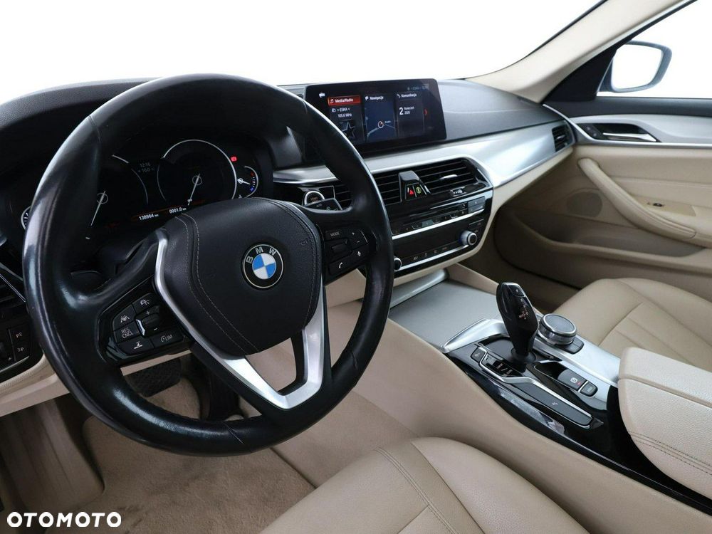 BMW Seria 5 520d xDrive - 15