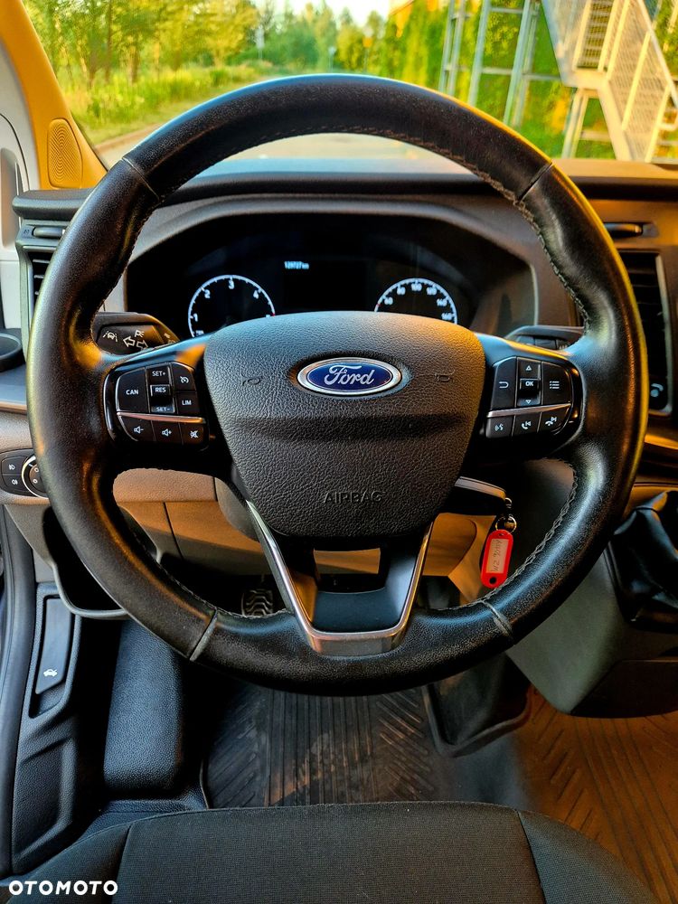 Ford CUSTOM - 19