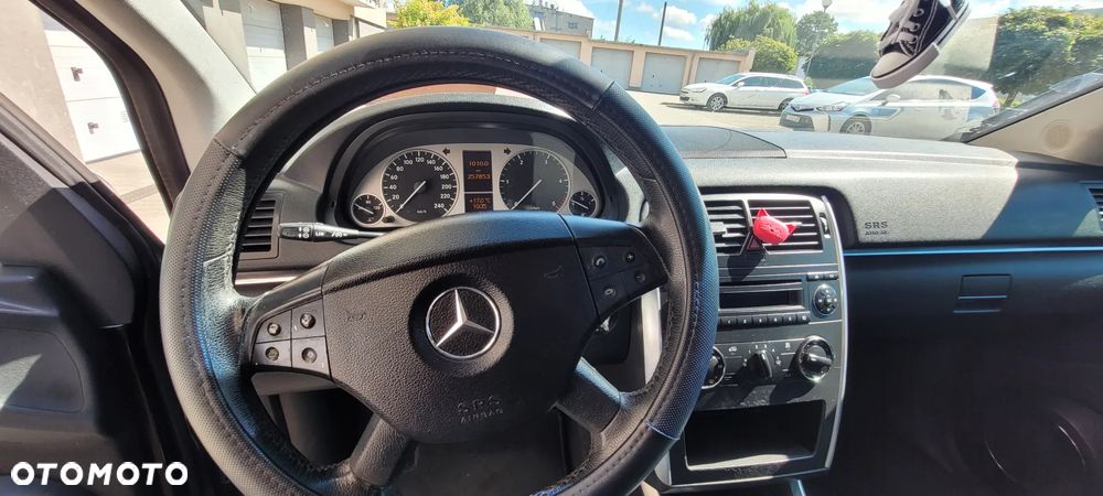 Mercedes-Benz Klasa B 200 CDI Autotronic - 12
