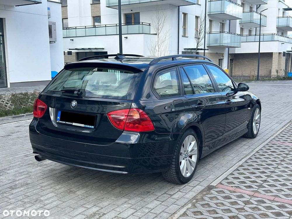 BMW Seria 3 318i Touring - 6