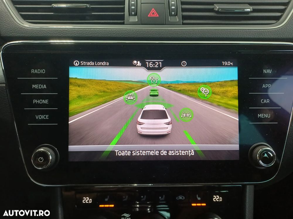 Skoda Superb 2.0 TDI DSG Ambition - 23