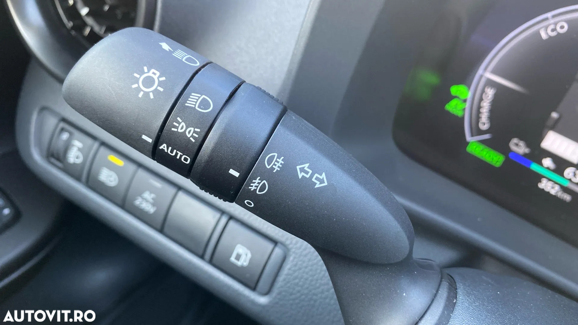 Toyota C-HR 2.0 PHEV 223 CP 4x2 CVT Dynamic - 19