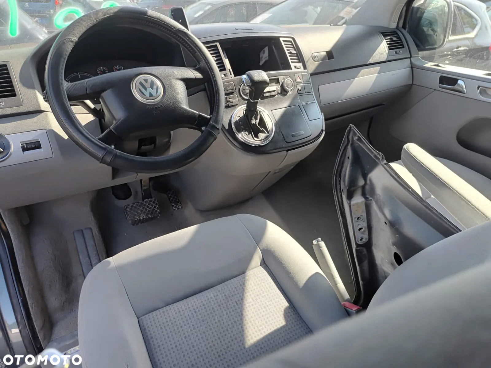 Volkswagen Multivan - 11