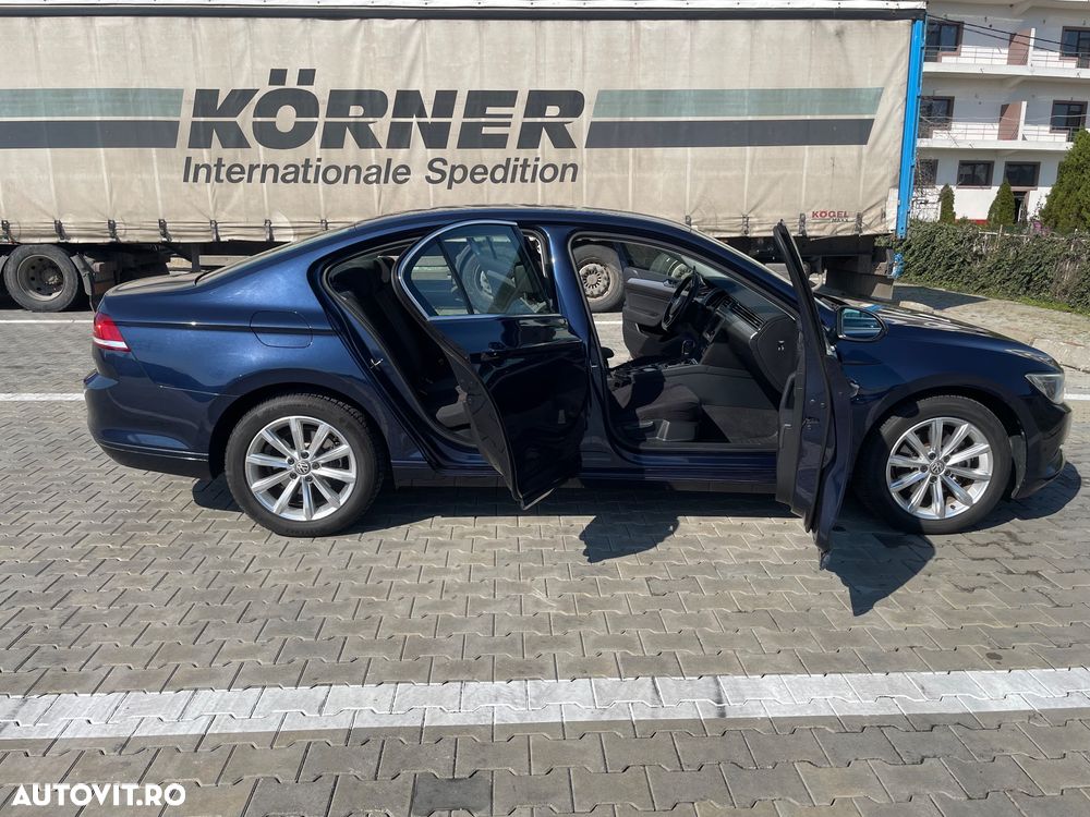 Volkswagen Passat - 1
