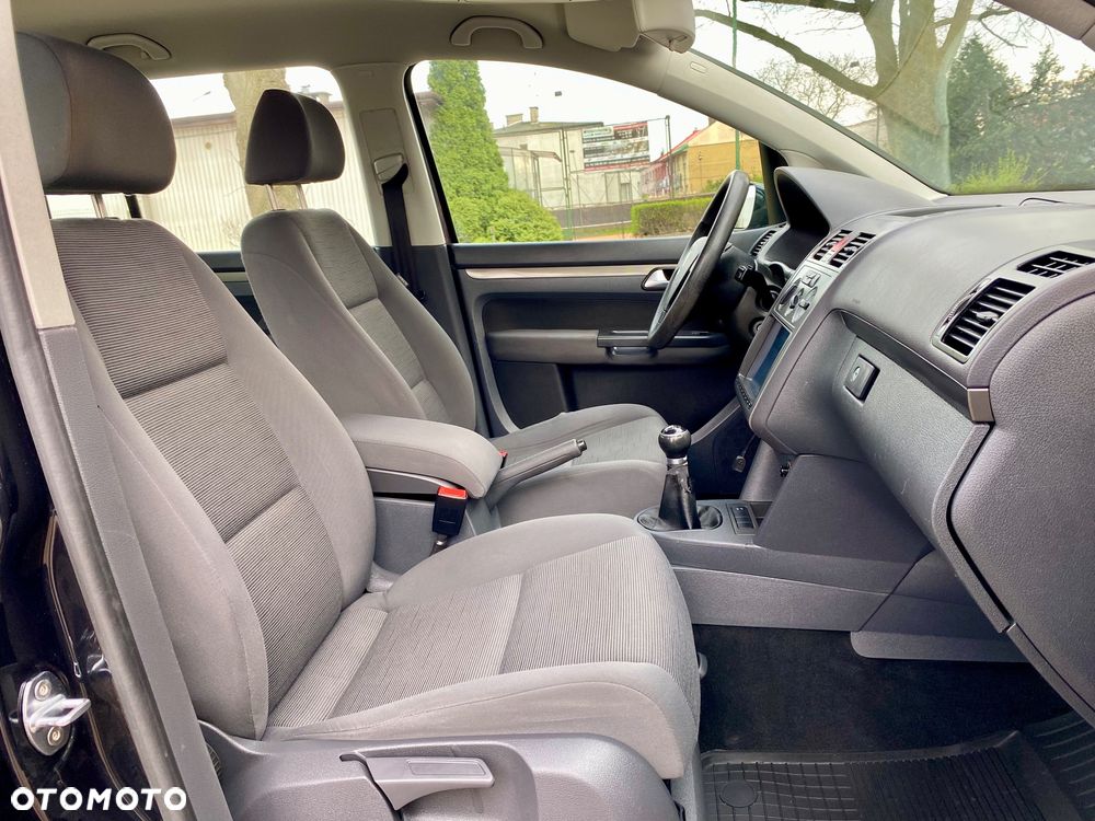 Volkswagen Touran - 21