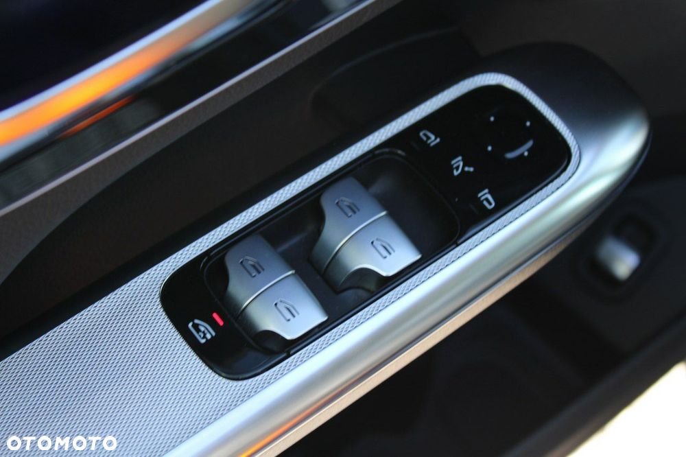 Mercedes-Benz GLC - 21