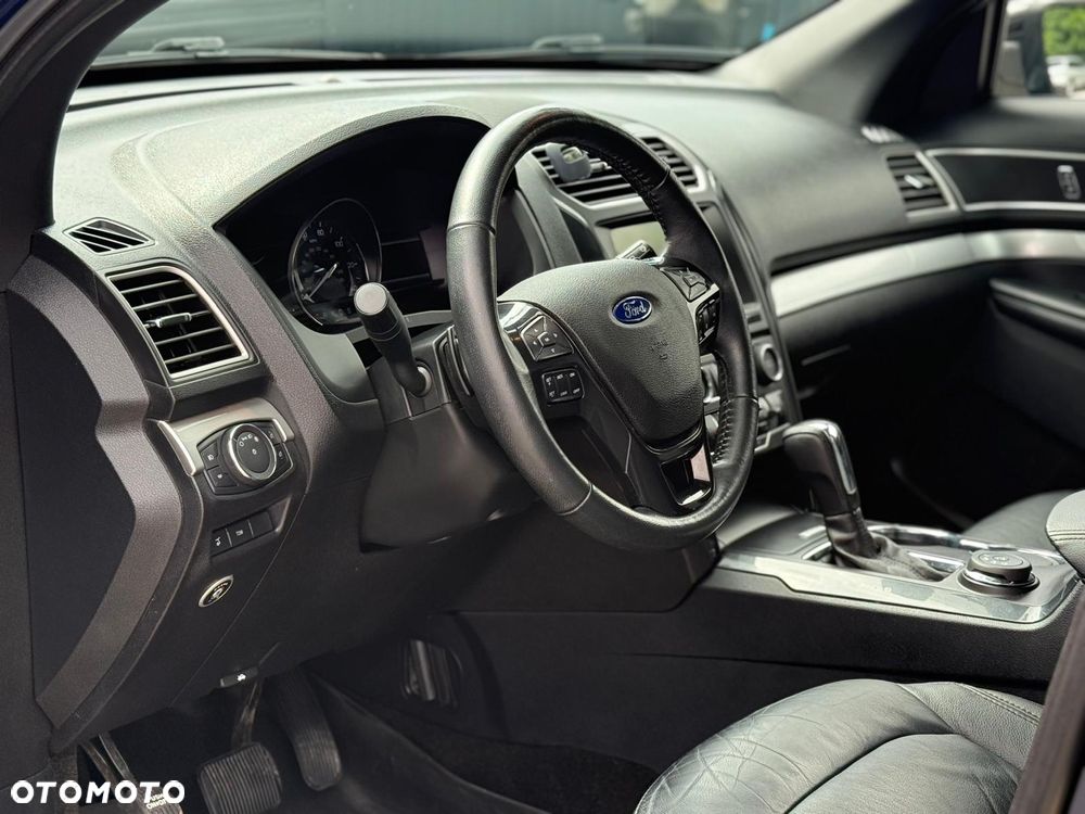 Ford Explorer - 22