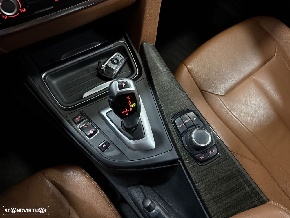 BMW 318 d Touring Auto Line Luxury - 17