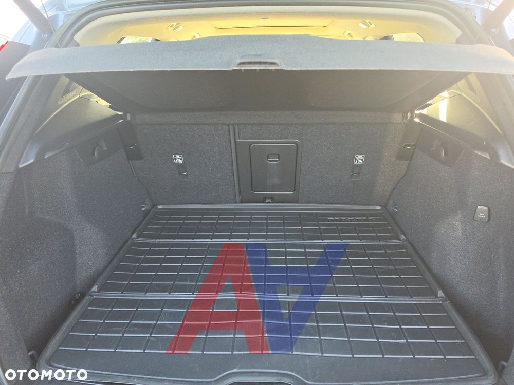 Volvo XC 40 - 18