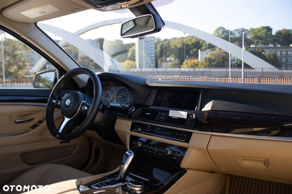 BMW Seria 5 528i xDrive - 7