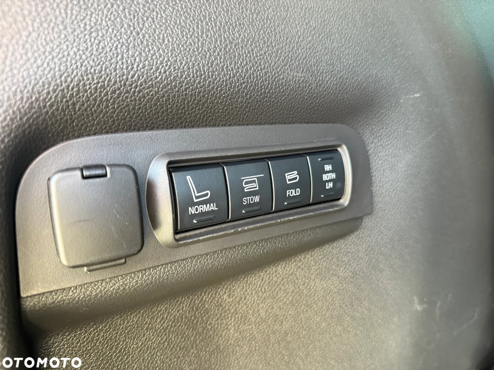 Ford Explorer - 36