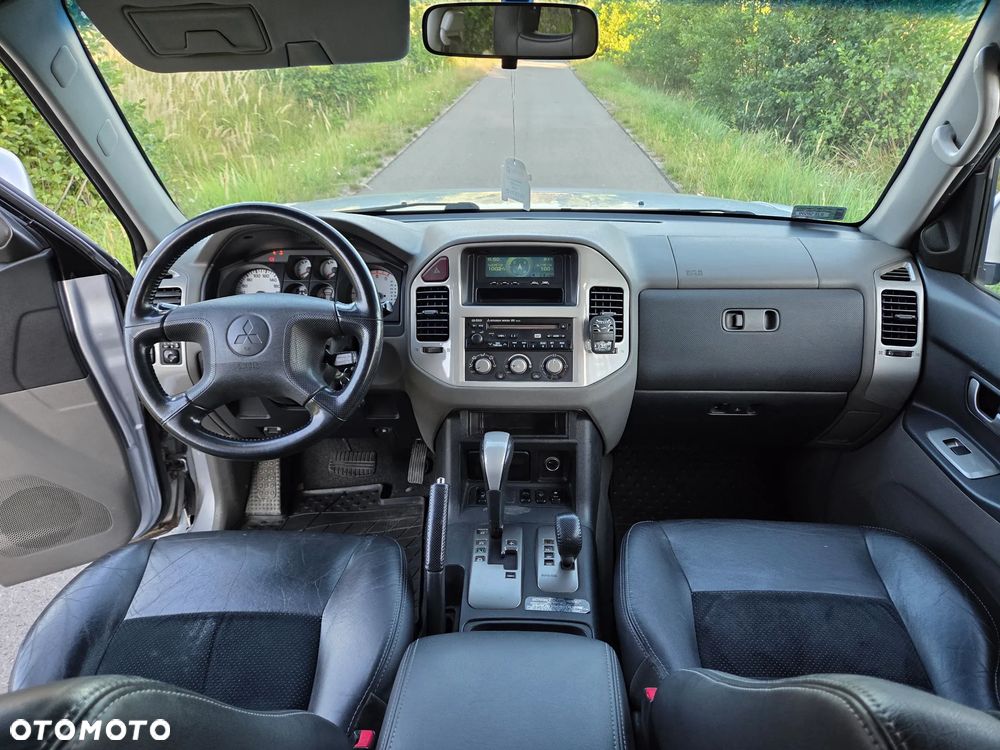 Mitsubishi Pajero 3.2 DID Instyle DAKAR - 13