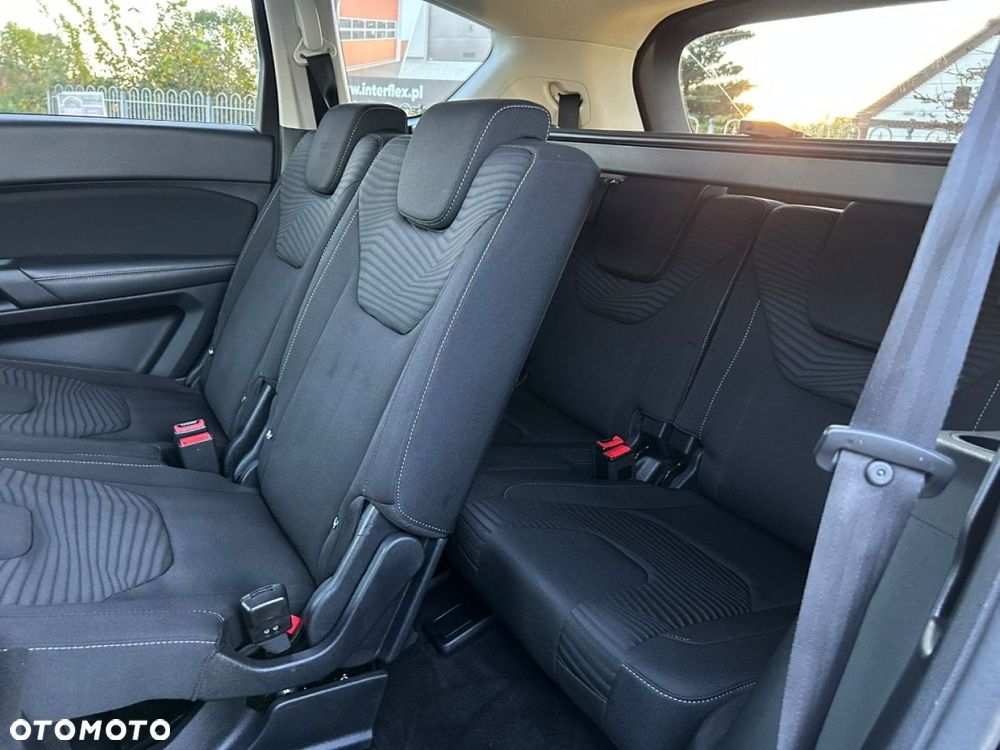 Ford S-Max - 17