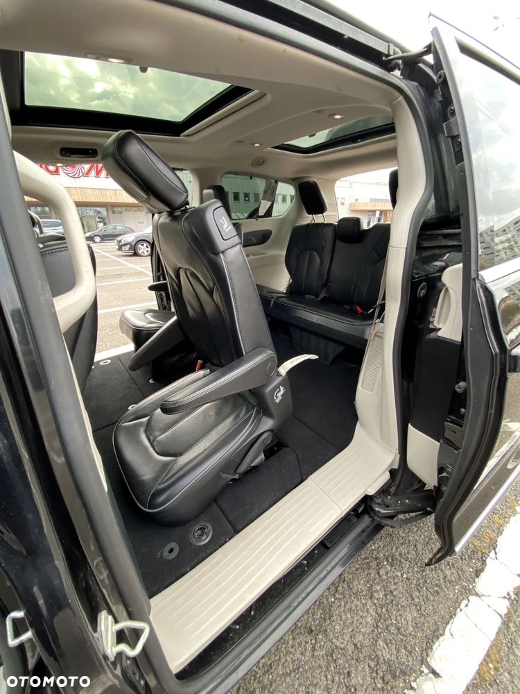 Chrysler Pacifica - 22