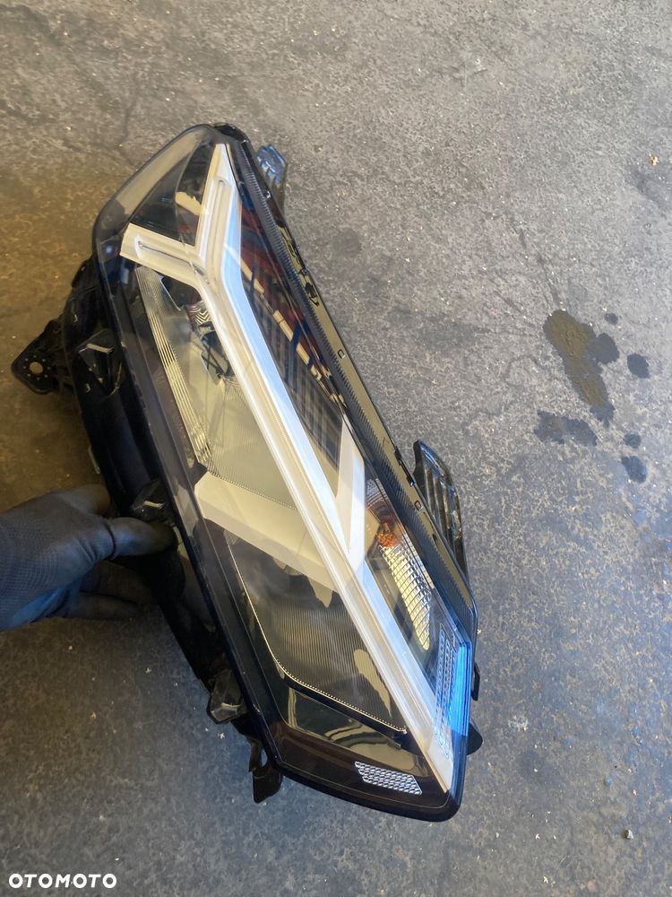 DACIA Sandero III 3 STEPWAY Lift Logan III Jogger Full led LAMPA PRZEDNIA PRAWA REFLEKTOR PRAWY PRZÓD LEDOWA led 260107920R biała biały środek  Wwa - 18