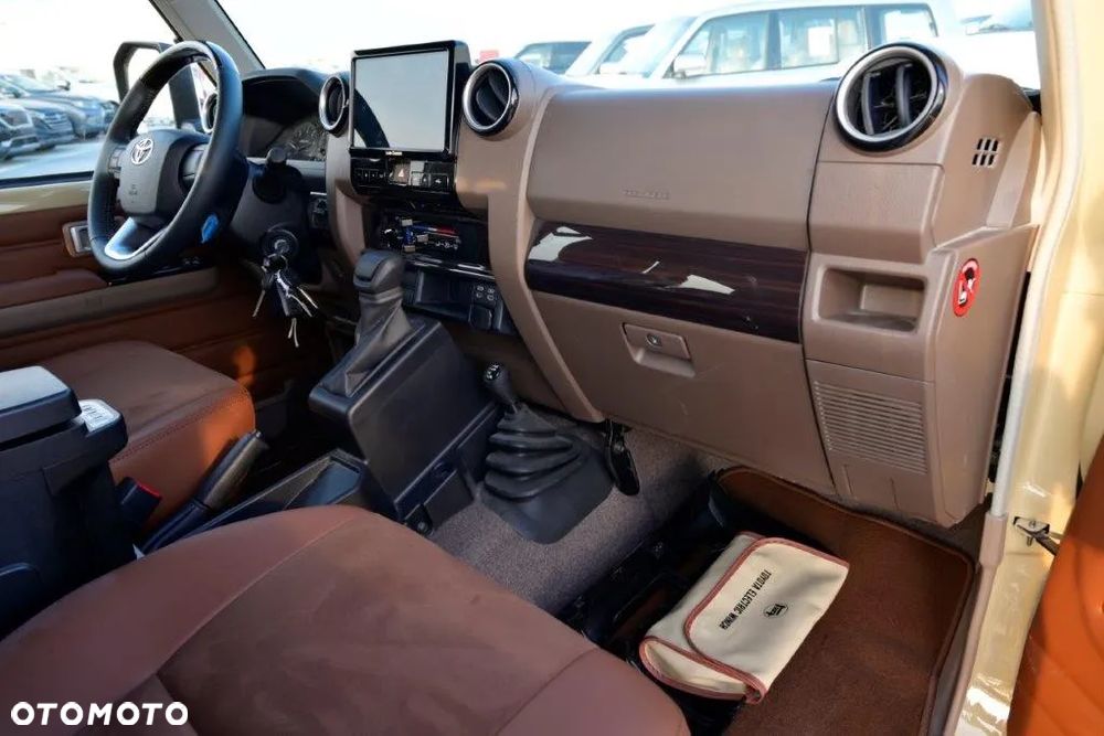 Toyota Land Cruiser - 24