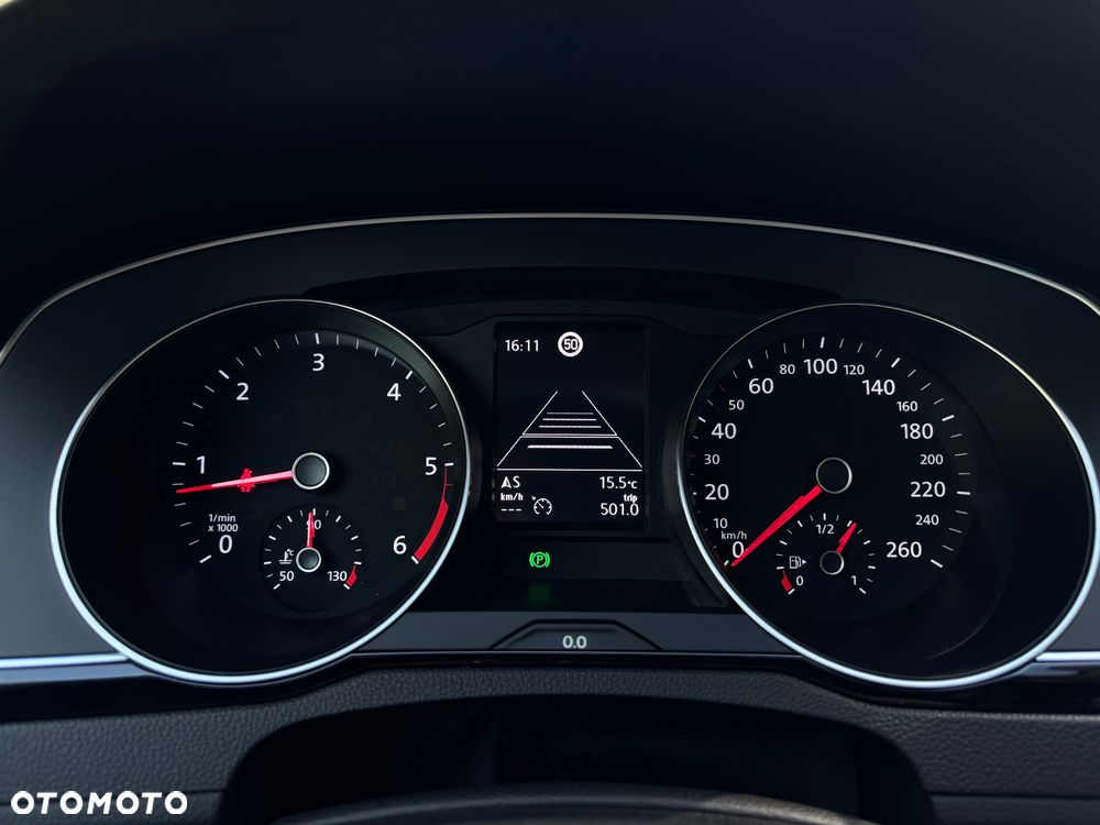 Volkswagen Passat 2.0 TDI SCR Comfortline - 10