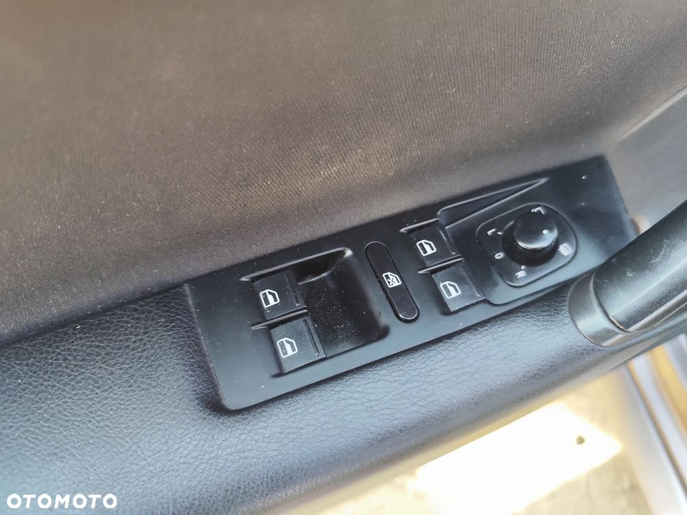 Volkswagen Passat 2.0 TDI Sportline DSG - 28